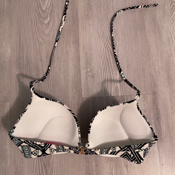 RARE Victoria’s Secret Bombshell Bikini Top 32D - Picture 3 of 7